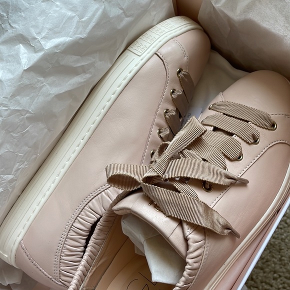 NIB AGL made in Italy Penny gorgeous pink soft leather sneakers - Picture 5 of 7